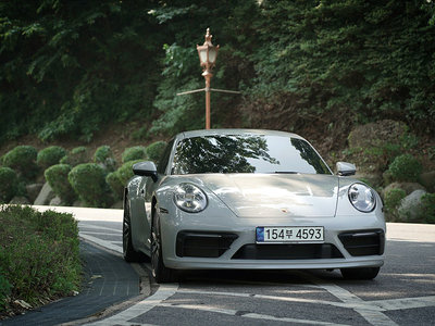 PORSCHE 911 - 4