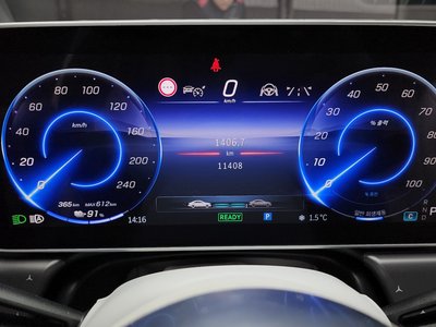 MERCEDES-BENZ EQE - 8