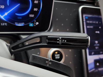 MERCEDES-BENZ EQE - 9