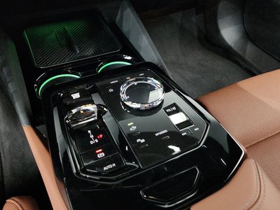2025 BMW 5 SERIES — миниатюра 12