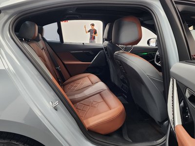 2025 BMW 5 SERIES — миниатюра 15