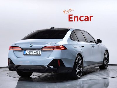 2025 BMW 5 SERIES — фото 5
