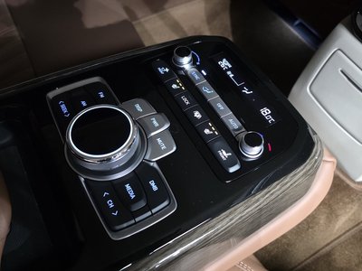 صورة مصغرة 25 لـ 2021 Genesis G90