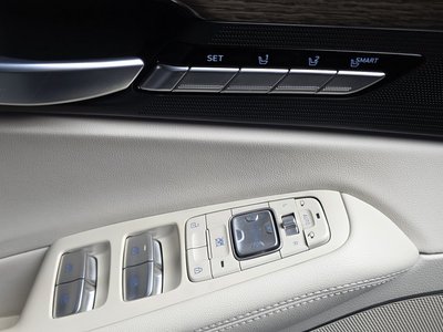 صورة مصغرة 28 لـ 2021 Genesis G90