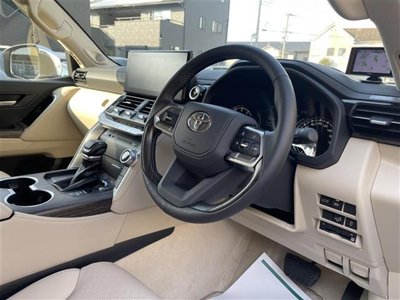 TOYOTA LAND CRUISER 300 - 8