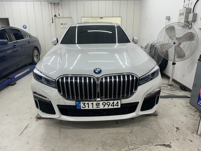 BMW 7 SERIES - 1