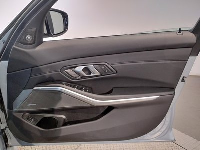 2025 BMW 3 SERIES thumbnail 43