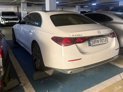 MERCEDES-BENZ E-CLASS - 2