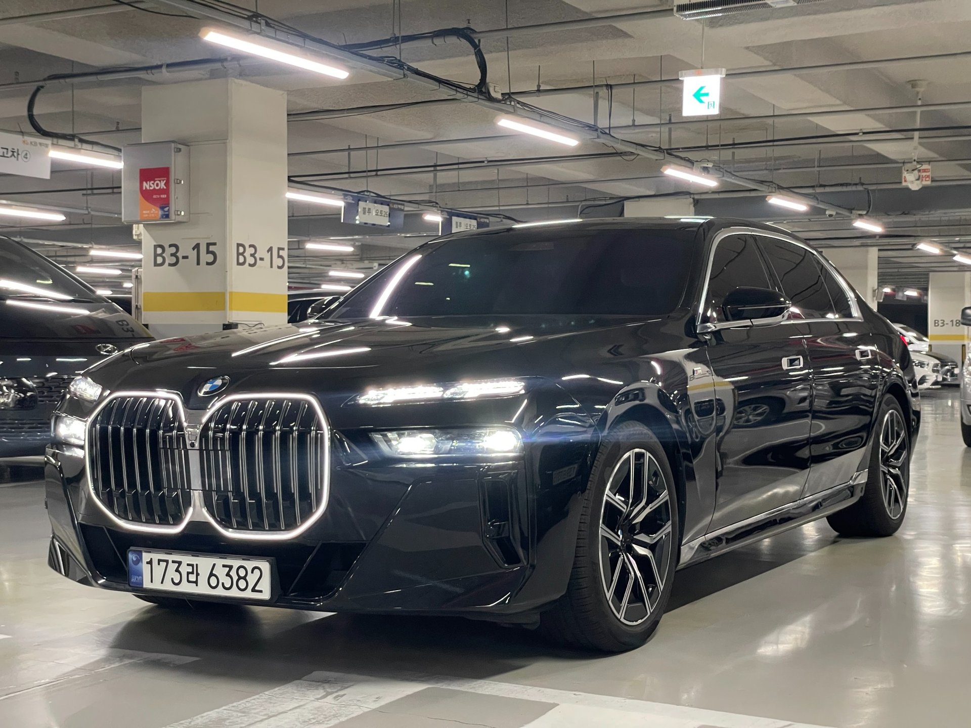 BMW 7 SERIES - View 1