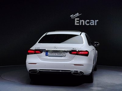 MERCEDES-BENZ E-CLASS - 4