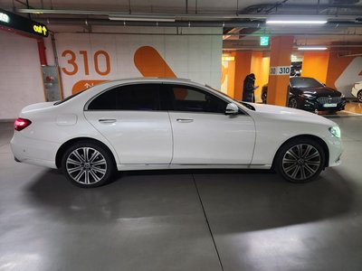 MERCEDES-BENZ E-CLASS - 2