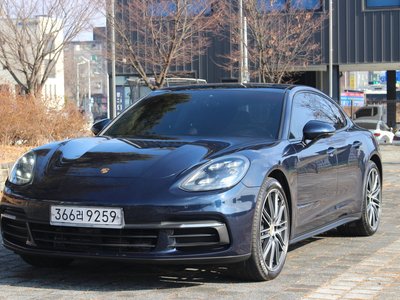 PORSCHE PANAMERA - 3