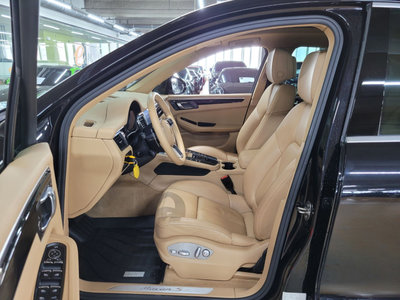 PORSCHE MACAN - 10
