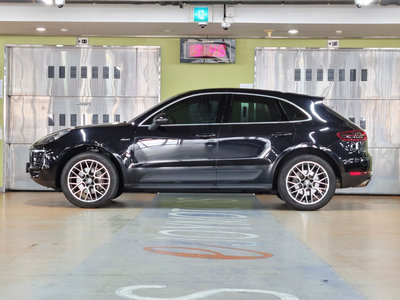 PORSCHE MACAN - 5