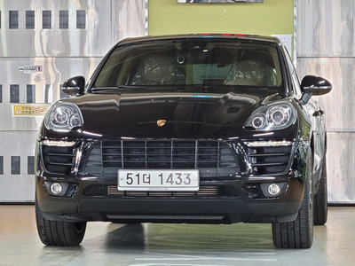 PORSCHE MACAN - 1