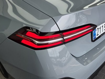 صورة 10 لـ 2025 BMW 5 SERIES