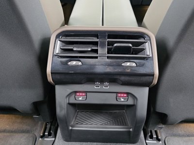 2025 BMW 5 SERIES — миниатюра 24