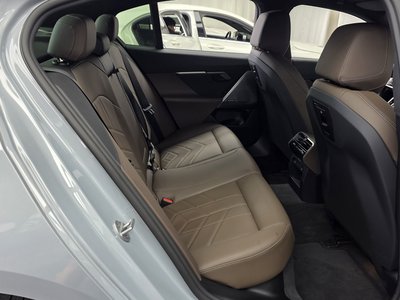 2025 BMW 5 SERIES — миниатюра 18