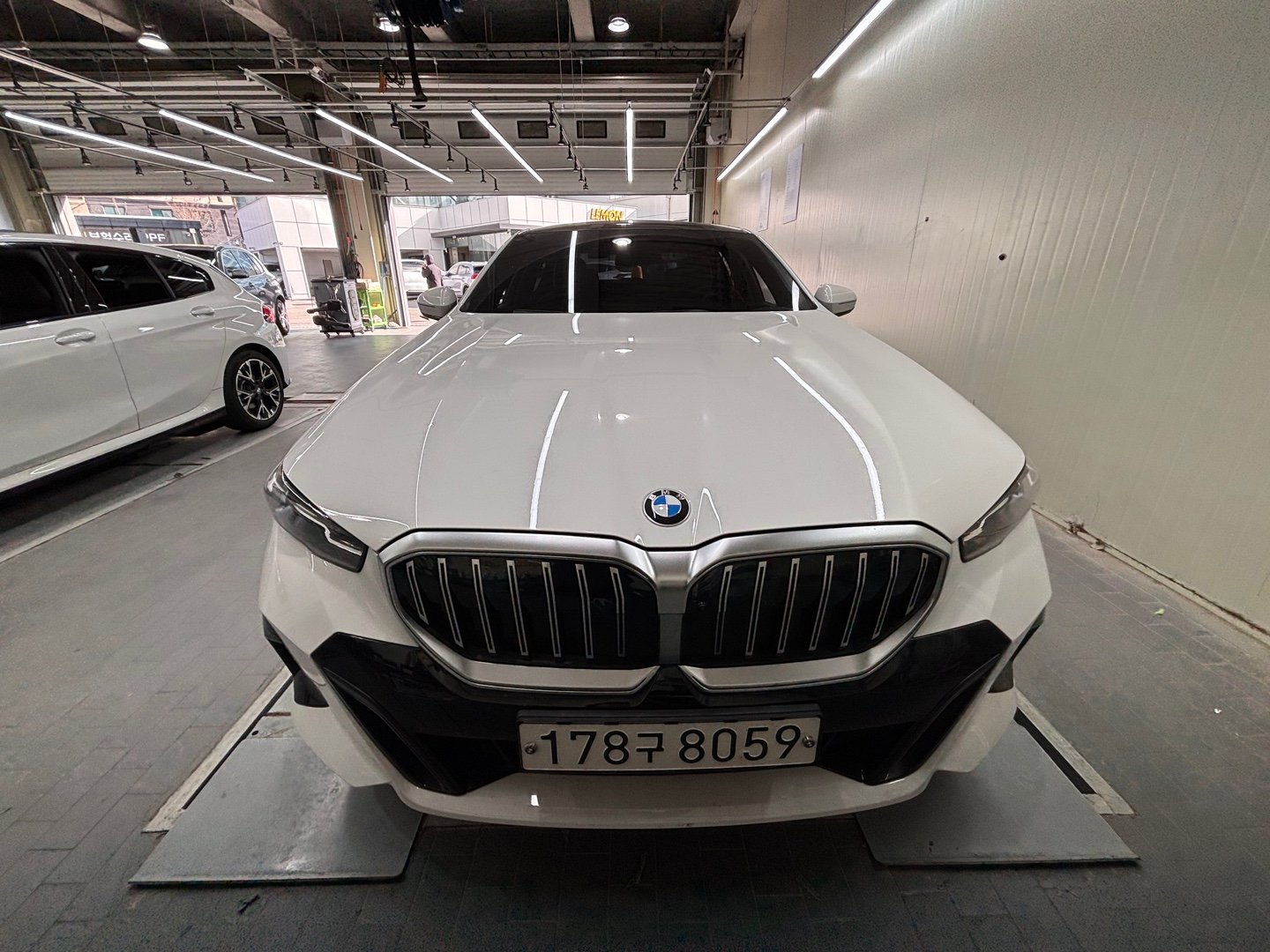 BMW 5 SERIES - View 1