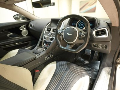 ASTON MARTIN DB11 - 2