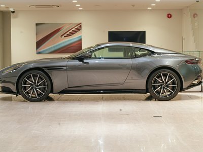 ASTON MARTIN DB11 - 4