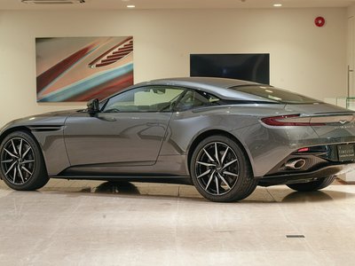 ASTON MARTIN DB11 - 5