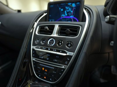 ASTON MARTIN DB11 - 9