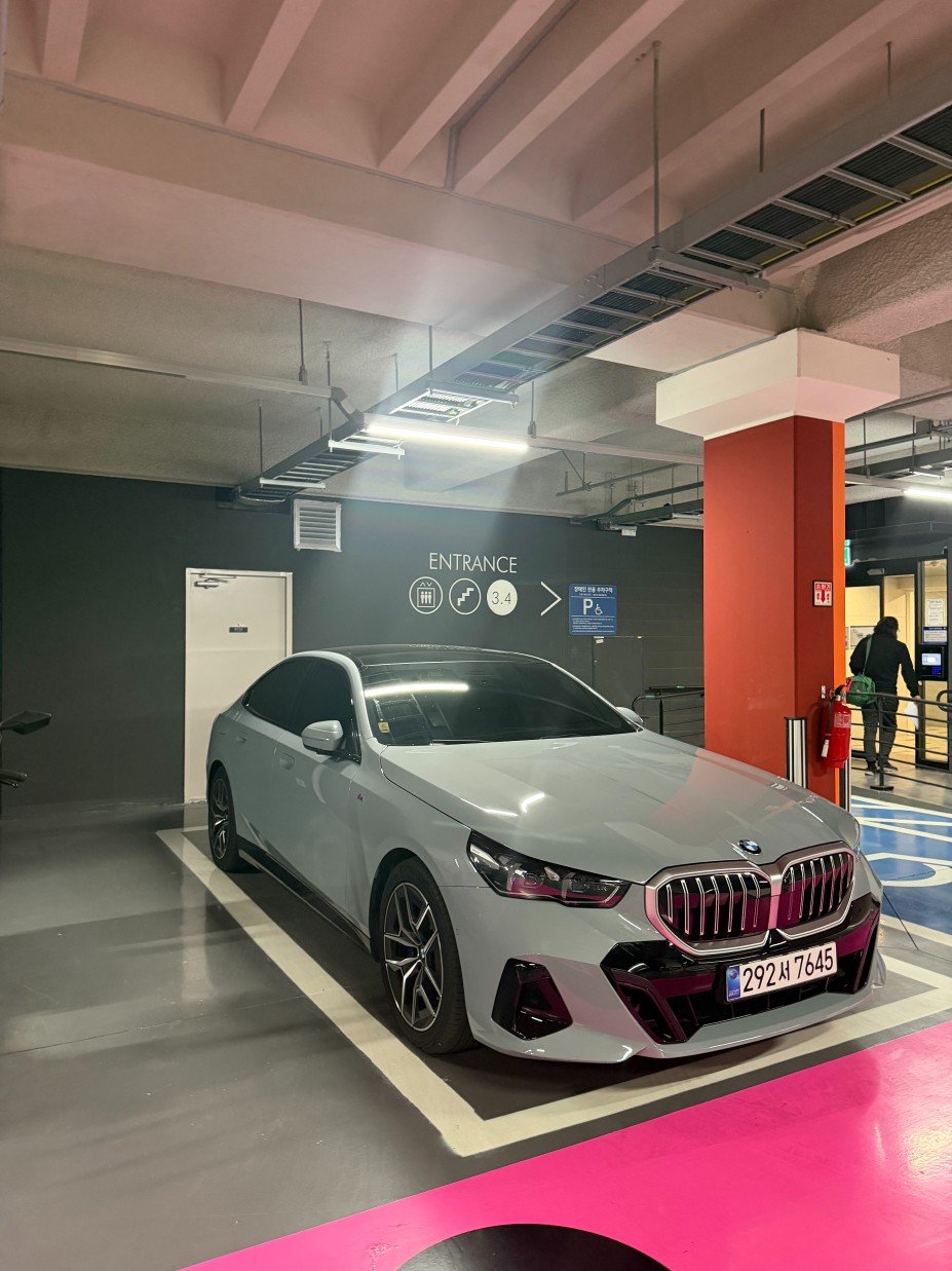 BMW 5 SERIES - View 1