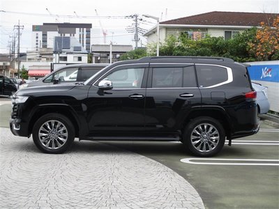 TOYOTA LAND CRUISER 300 - 5