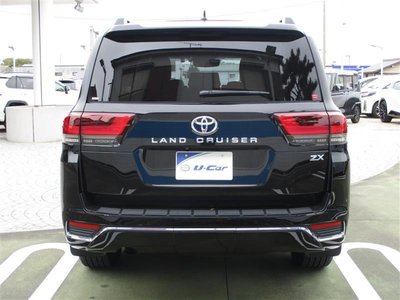 TOYOTA LAND CRUISER 300 - 7
