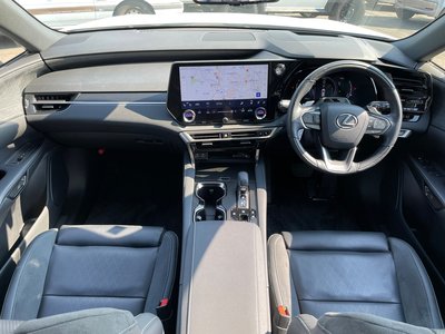 صورة 9 لـ 2023 Lexus RX