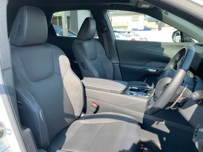 صورة 8 لـ 2023 Lexus RX