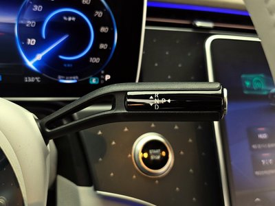 MERCEDES-BENZ EQE - 9