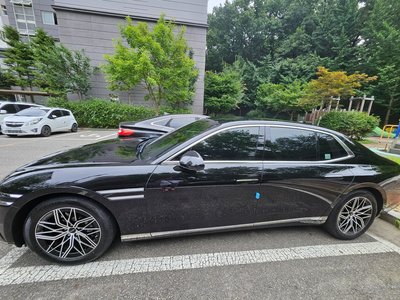 2025 Genesis G90 photo 5