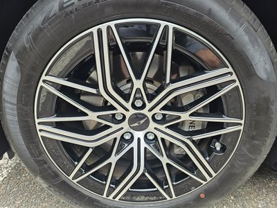 2025 Genesis G90 photo 10