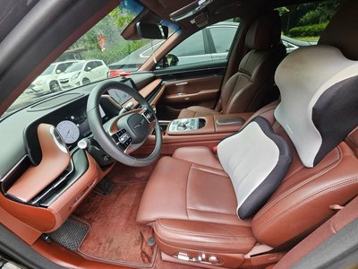 2025 Genesis G90 photo 7