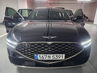 2025 Genesis G90 photo 1