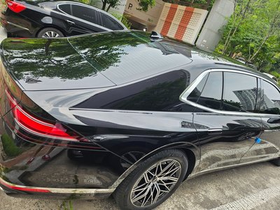 2025 Genesis G90 photo 3
