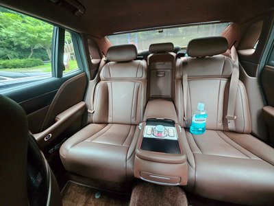 2025 Genesis G90 photo 8