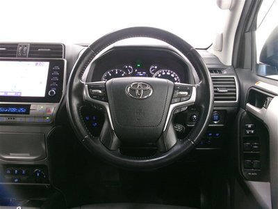 TOYOTA LAND CRUISER PRADO - 7