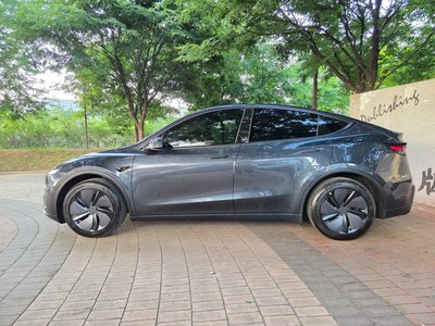 TESLA MODEL Y - 6