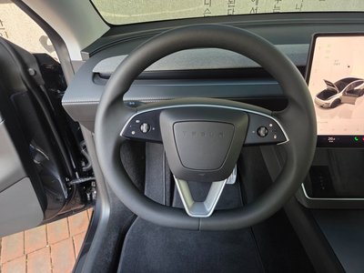TESLA MODEL Y - 10