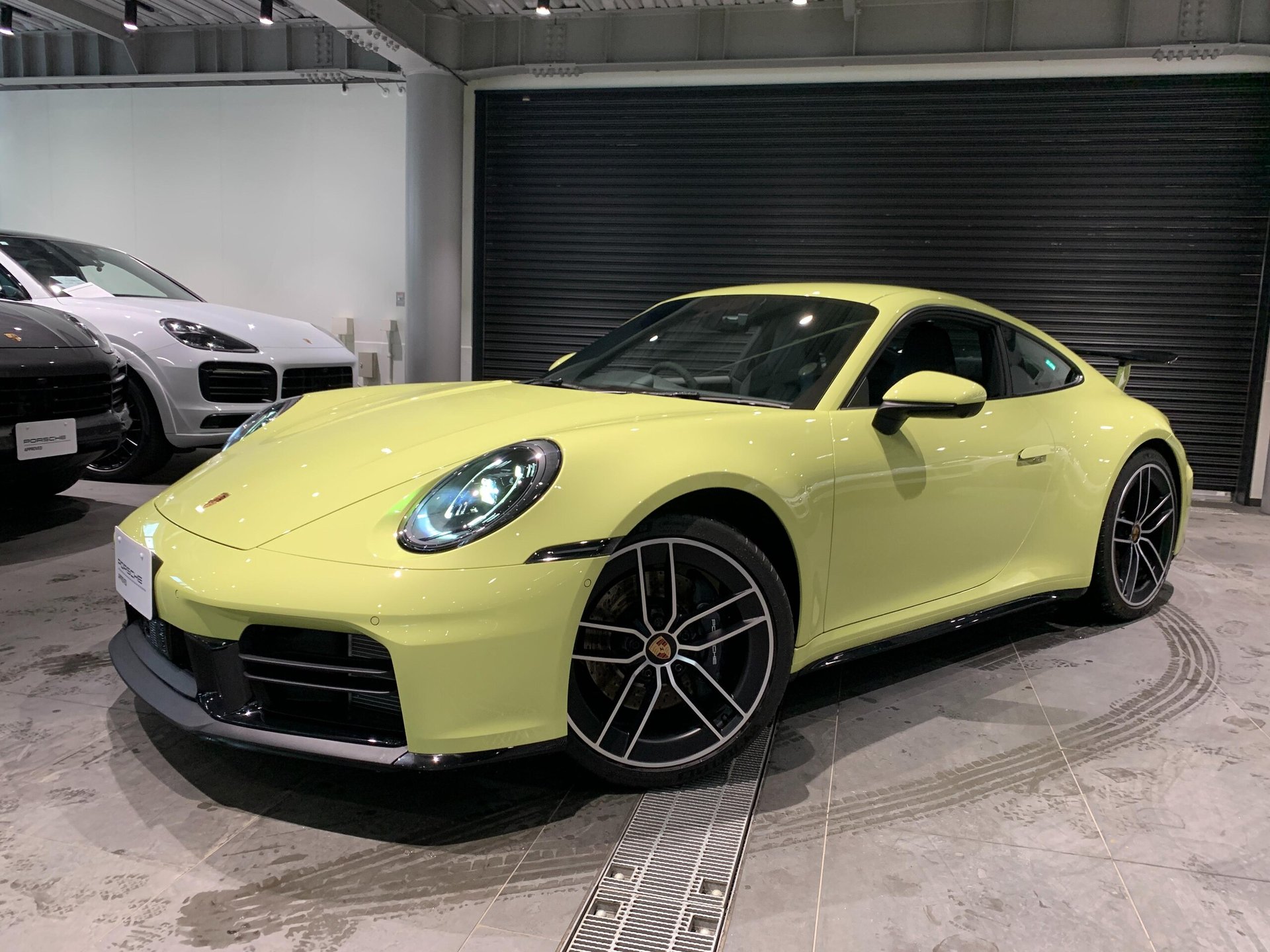 PORSCHE 911 - View 1