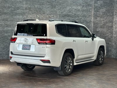 TOYOTA LAND CRUISER 300 - 10