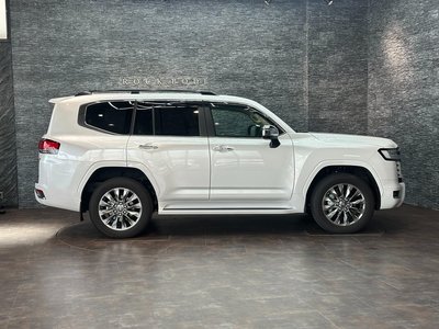 TOYOTA LAND CRUISER 300 - 9