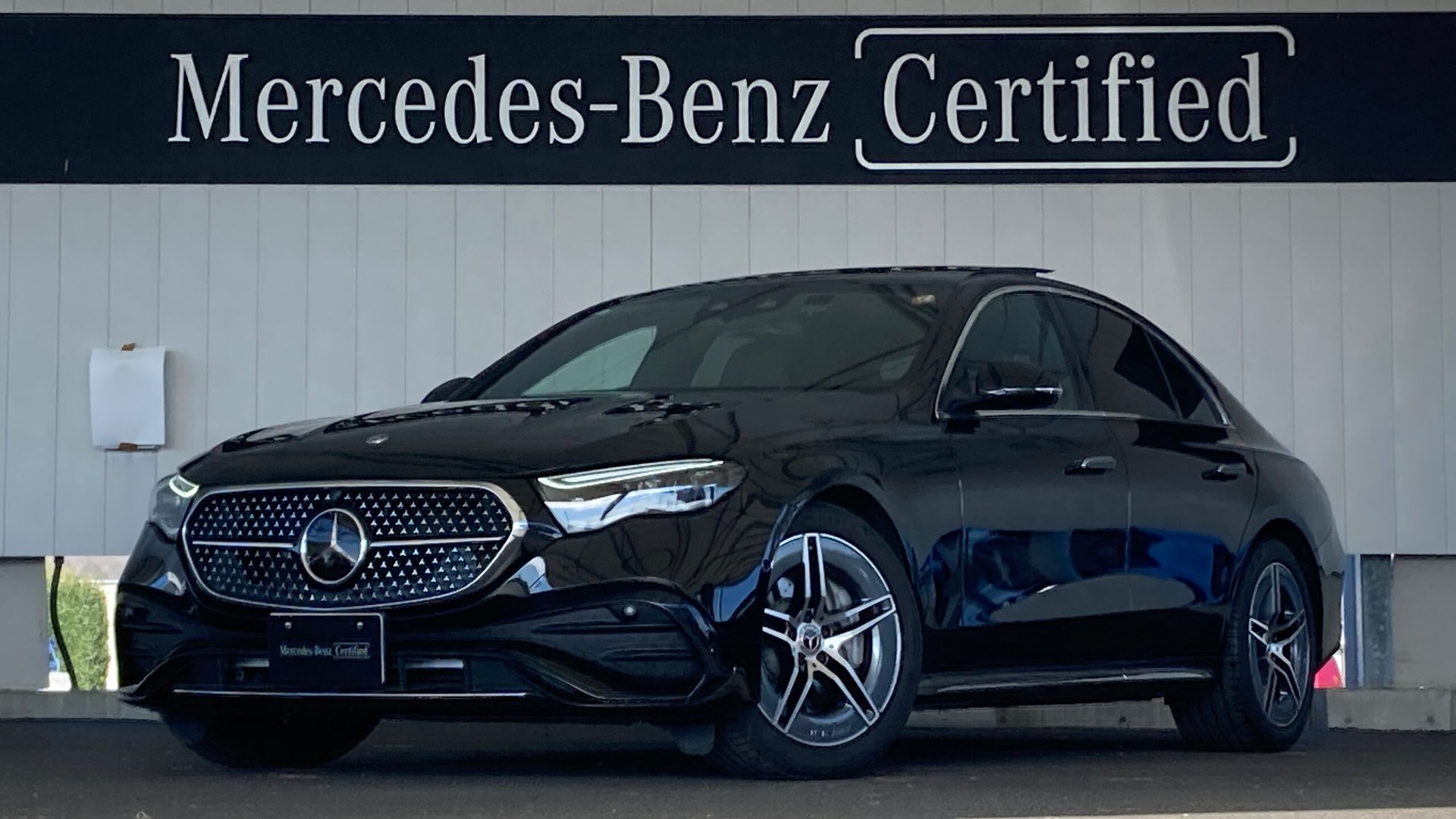 MERCEDES-BENZ E-CLASS - View 1