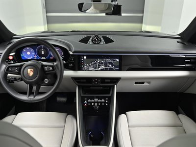 PORSCHE MACAN - 4