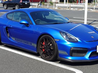 PORSCHE CAYMAN GT4 - 2