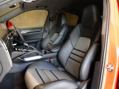 PORSCHE CAYENNE COUPE - 4