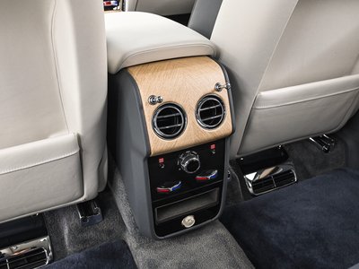 صورة 32 لـ 2019 ROLLS-ROYCE CULLINAN